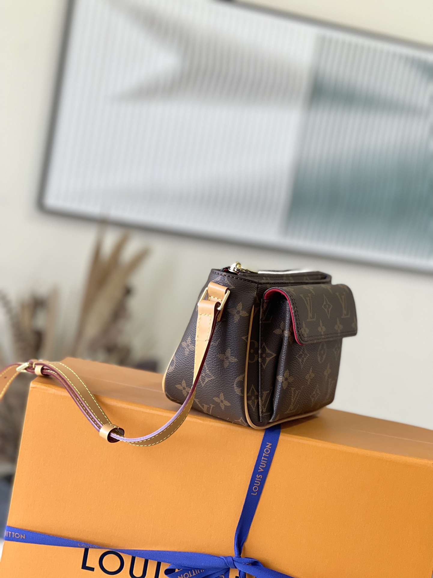 𝐋𝐎𝐔𝐈𝐒 𝐕𝐔𝐈𝐓𝐓𝐎𝐍   M51165