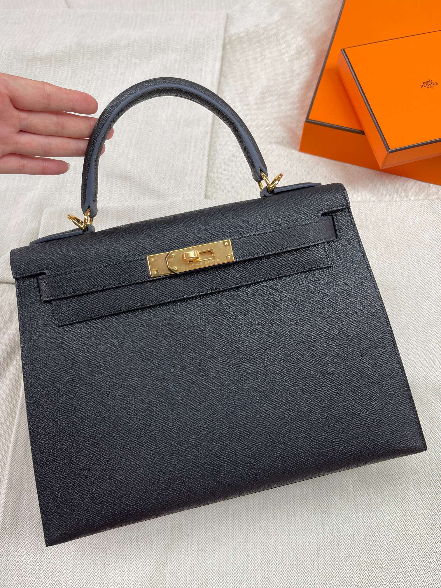 Kelly28 black epsom leather gold buckle