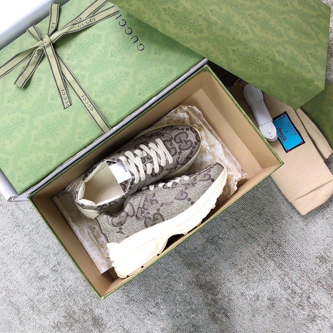 Gucci Pops This collection has a lot of flora and fauna elements Original material