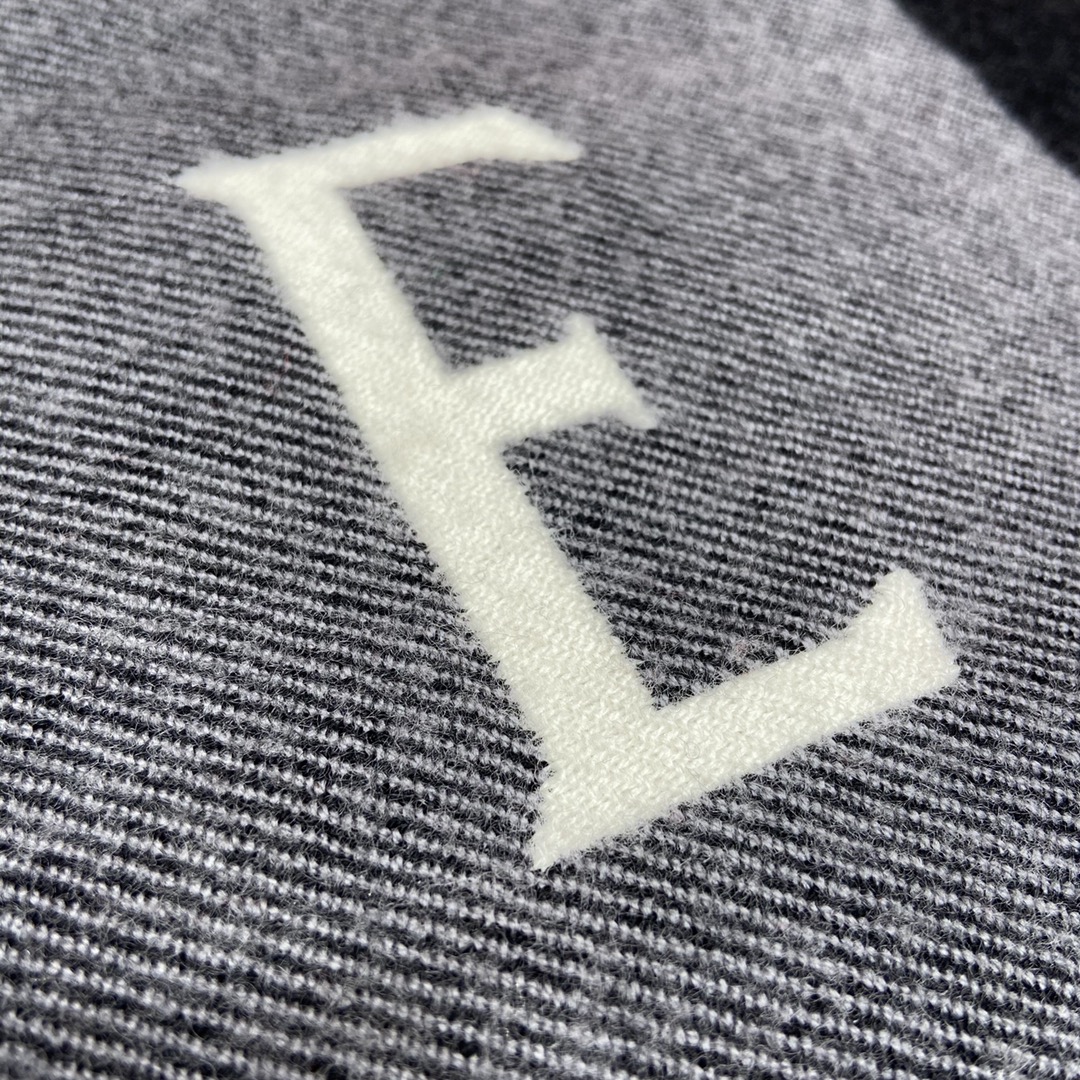 𝐋𝐎𝐄𝐖𝐄 Preppy Scarf_Same style 90% wool 10% cashmere