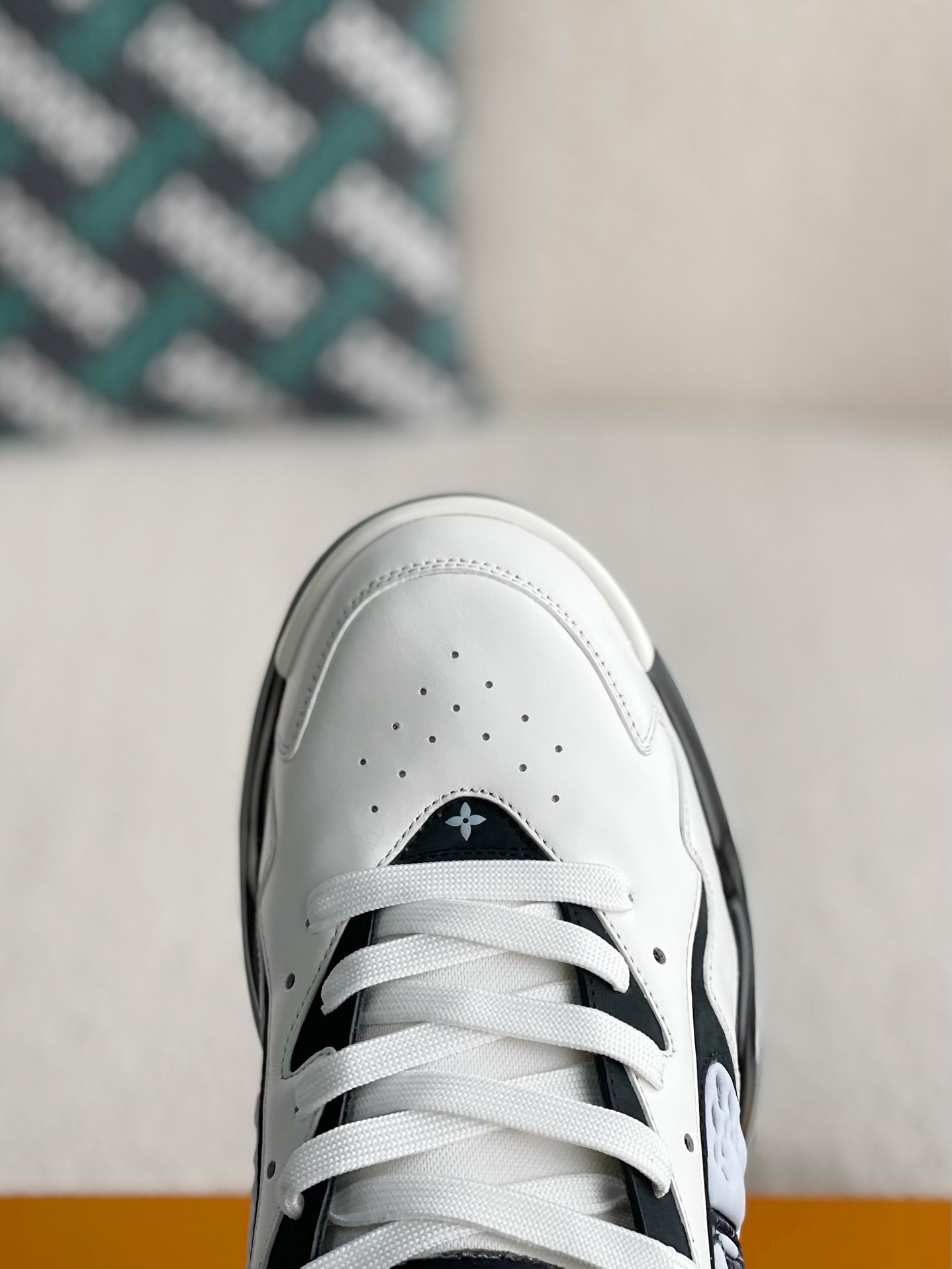 LOUIS VUITTON Trainer Adjustable Mode Paste Sports Casual Shoes