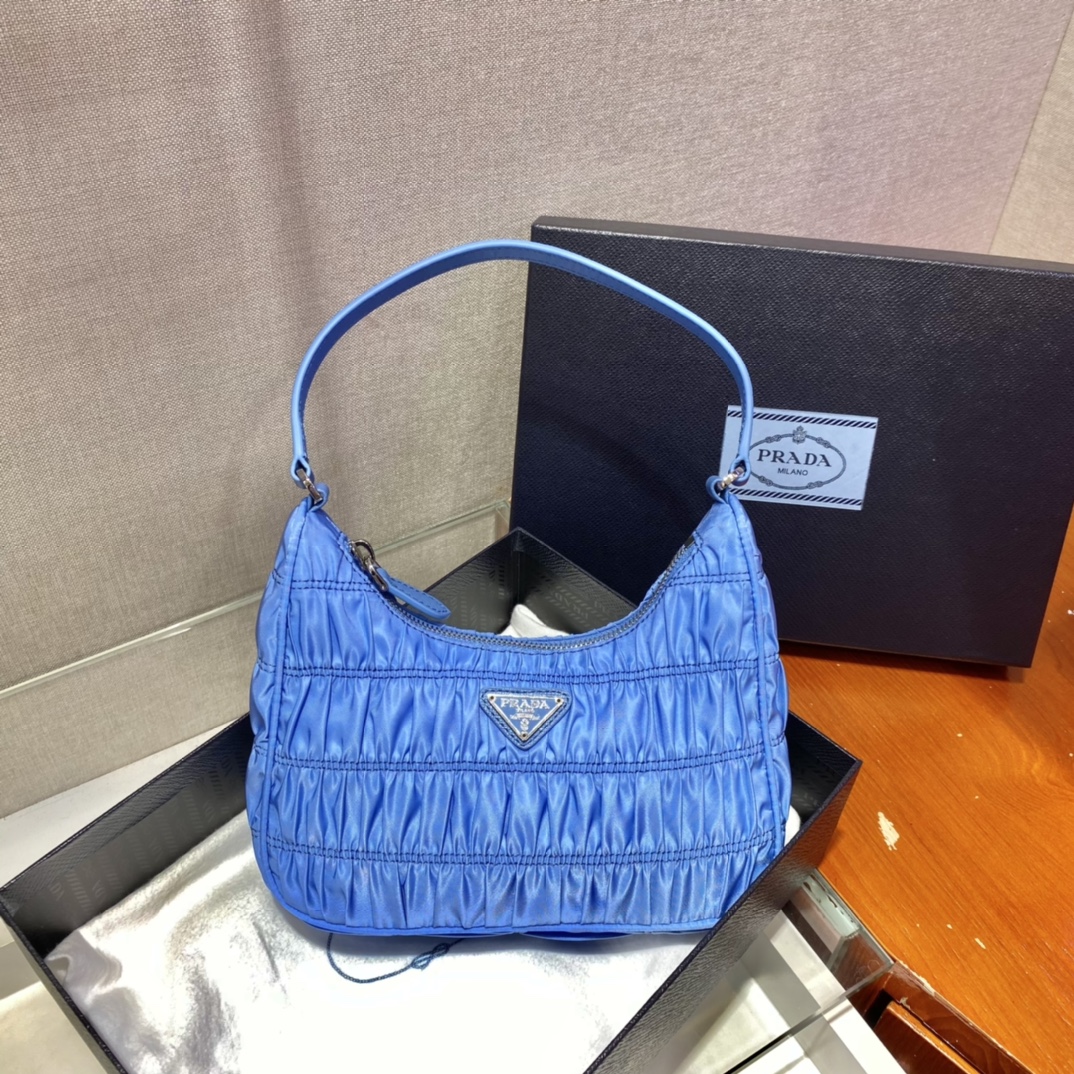 𝐏𝐑𝐀𝐃𝐀 nylon crinkle Hobo underarm bag