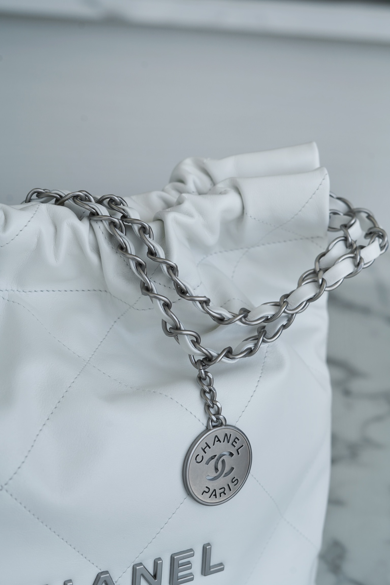 𝗖𝗛𝗔𝗘𝗡𝗟✦ 𝟐𝟐𝗣Spring/Summer New 𝟐𝟐Handbag Genuine Tail Leather Silver Small