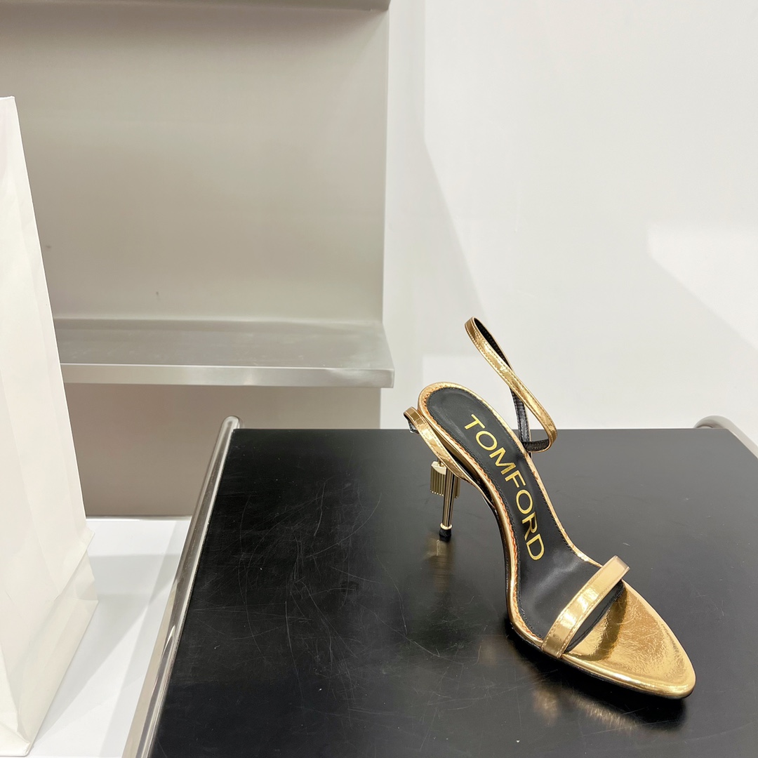 𝒕𝒐𝒎𝒇𝒐𝒓𝒅 𝟐𝟎𝟐𝟐/𝐒𝐒 𝐧𝐞𝐰 TF Tom Ford Gold Heel Padlock Sandals