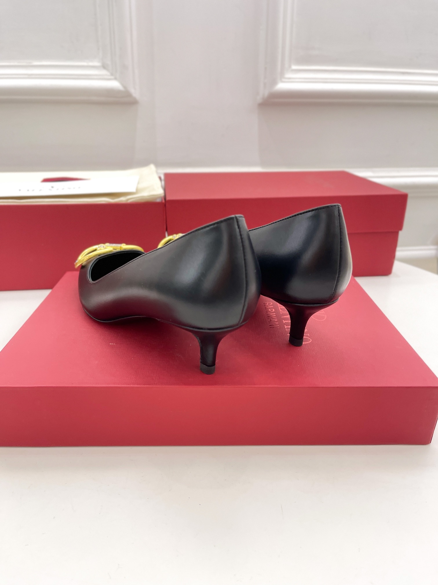 【Valentino】𝟐𝟎𝟐𝟏/𝐒𝐒 𝐧𝐞𝐰 Valentino 2022 spring and summer new large V diamond buckle high heels on the new