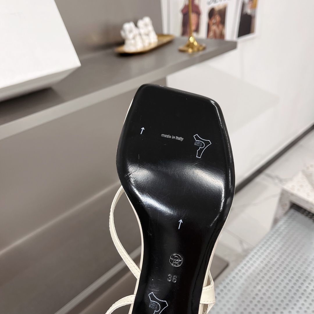 𝐓𝐇𝐄 𝐑𝐎𝐖｜𝟐𝟎𝟐𝟐/𝐒𝐒 𝐧𝐞𝐰 New The row 2022/fw Retro Minimalist Sandals