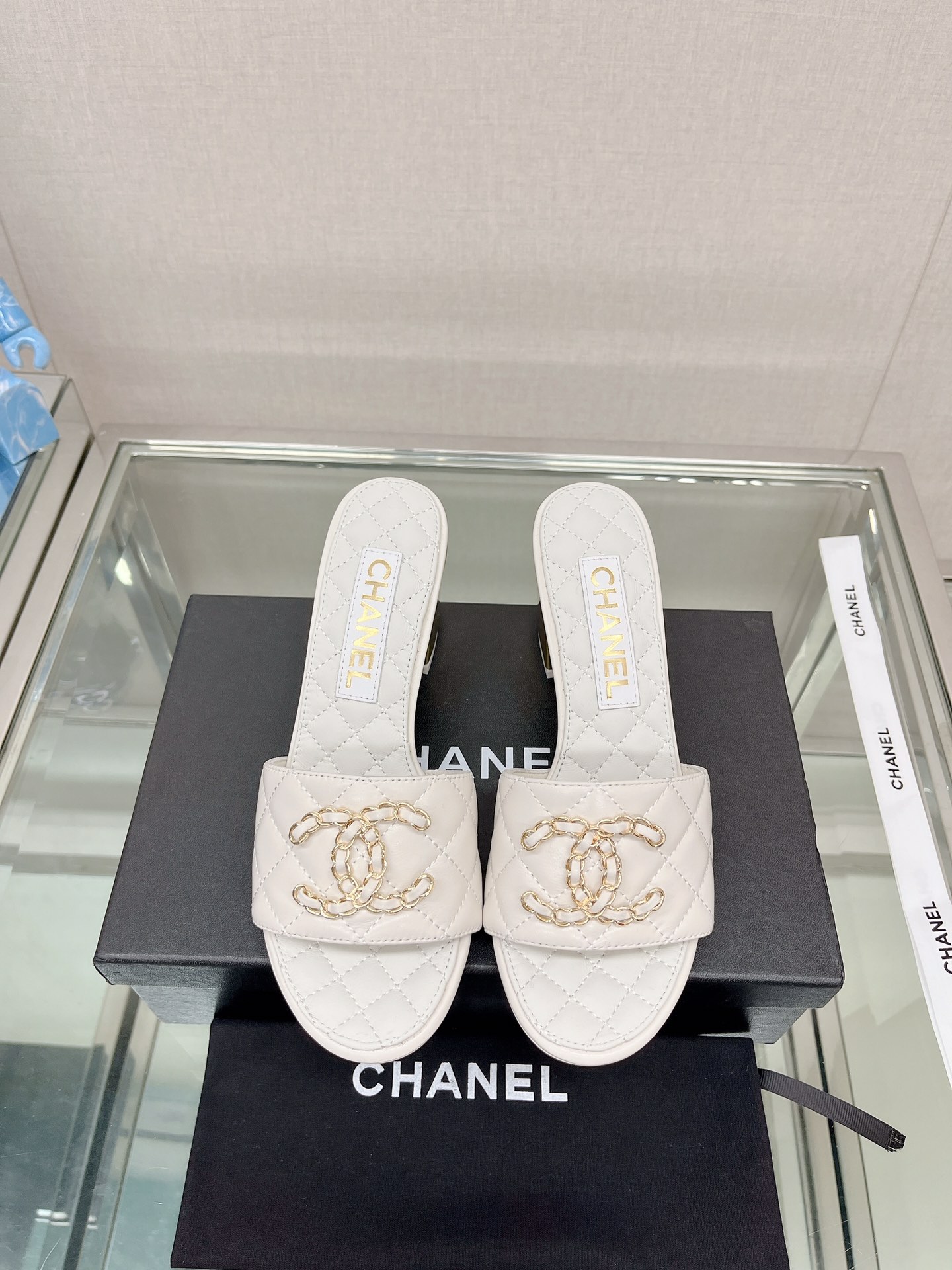 CHANEL 23Ss new diamond check chain double C buckle metal heel slippers sheepskin lining
