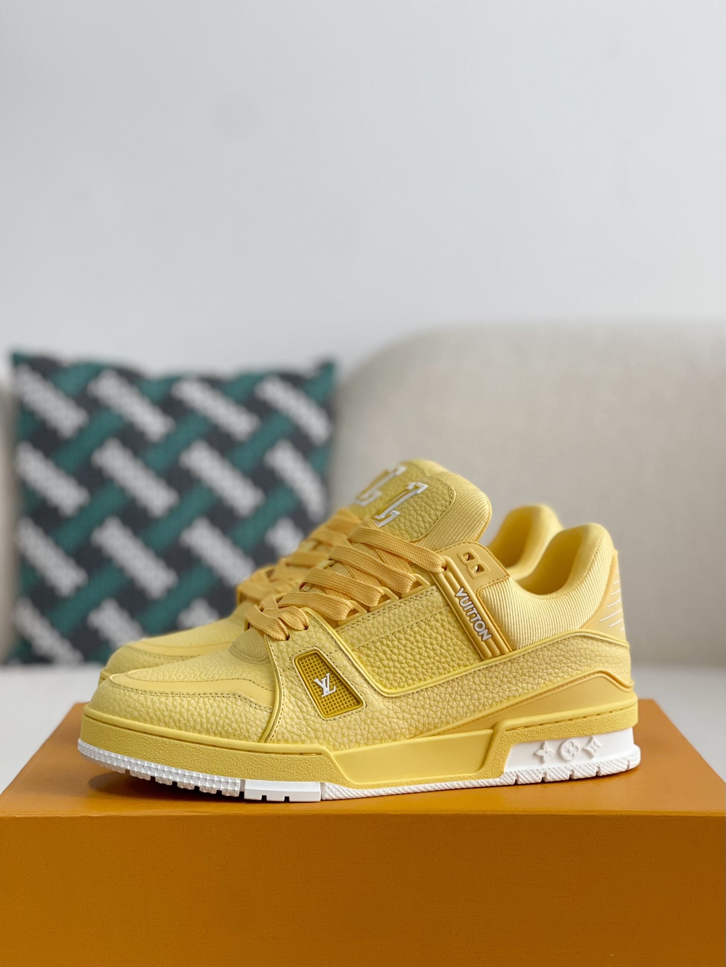 LOUIS VUITTON SNEAKERS