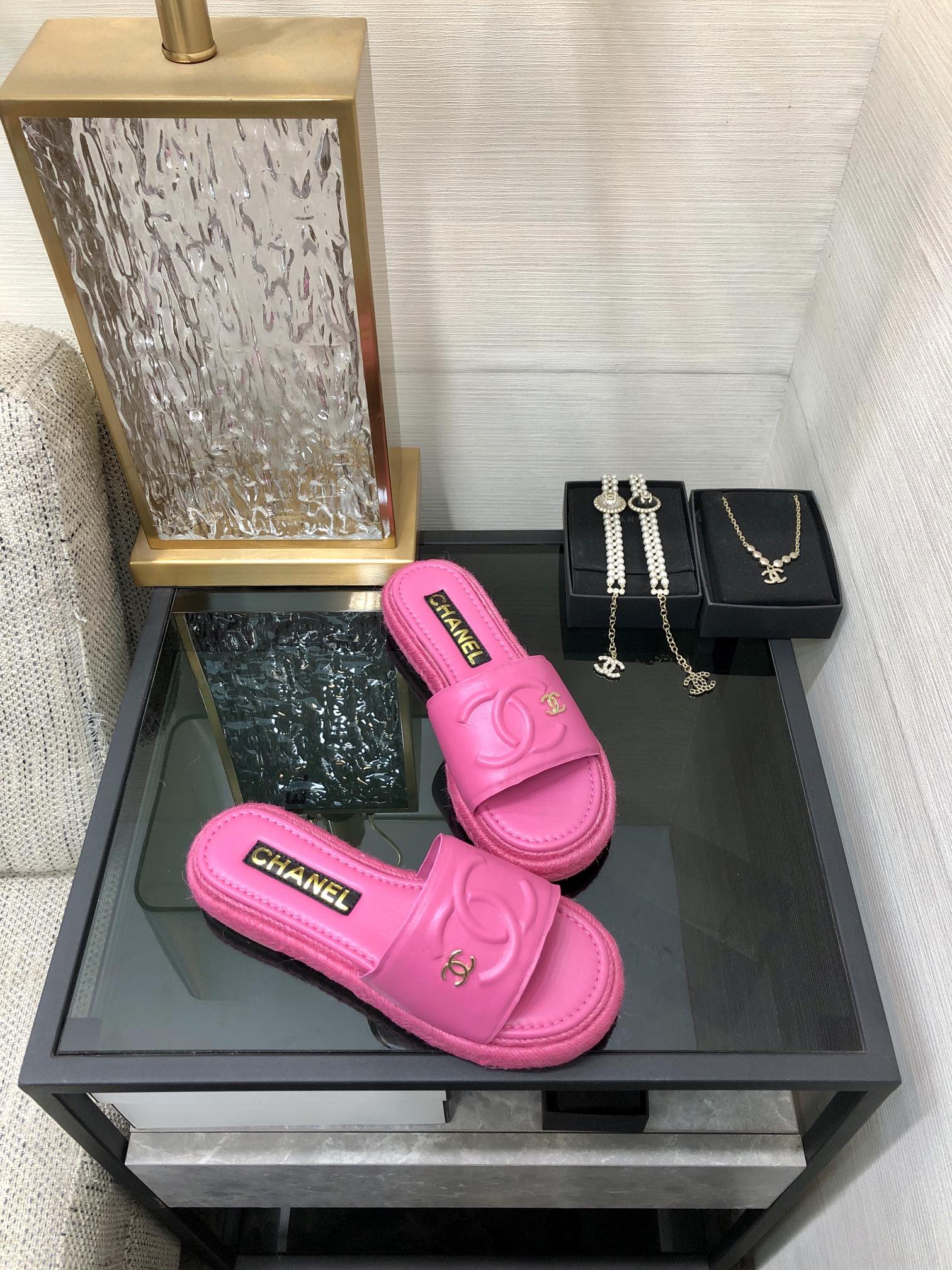 CHANEL 2023 spring and summer latest electric embroidery honey slippers Imported leather outsole