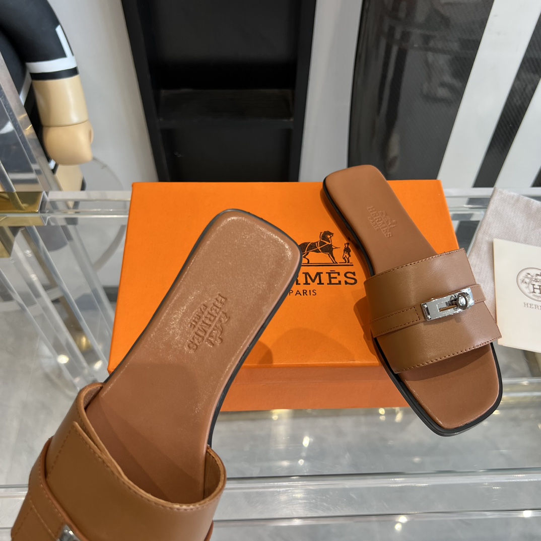 Hermes slippers 🏖️