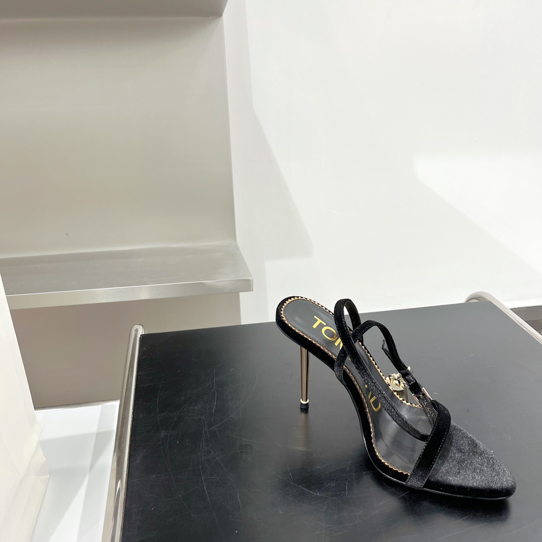 𝒕𝒐𝒎𝒇𝒐𝒓𝒅 𝟐𝟎𝟐𝟐/𝐒𝐒 𝐧𝐞𝐰 TF Tom Ford Gold Heel Padlock Sandals