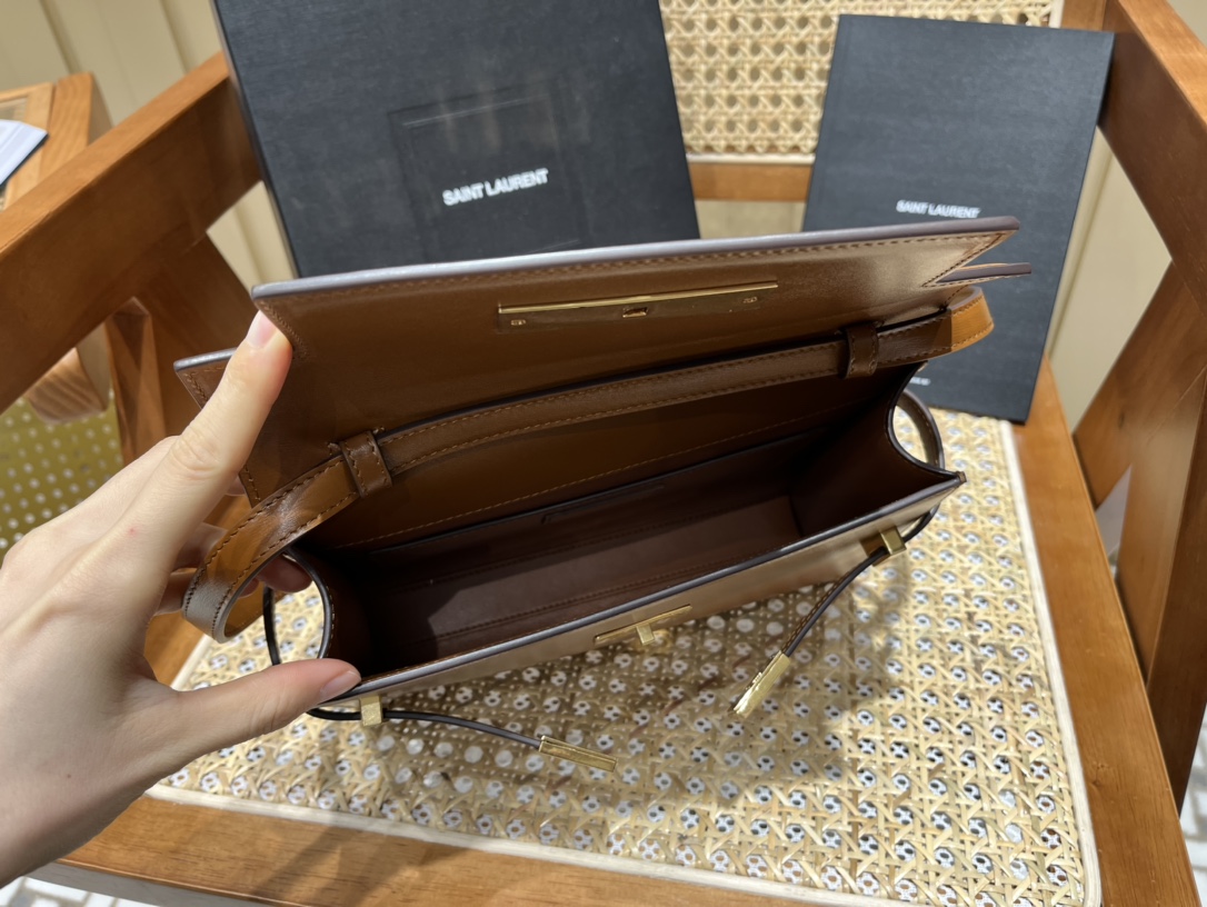 SAINT LAURENT【𝙈𝙖𝙣𝙝𝙖𝙩𝙩𝙖𝙣 𝟮𝟰𝙘𝙢】675626.Jd