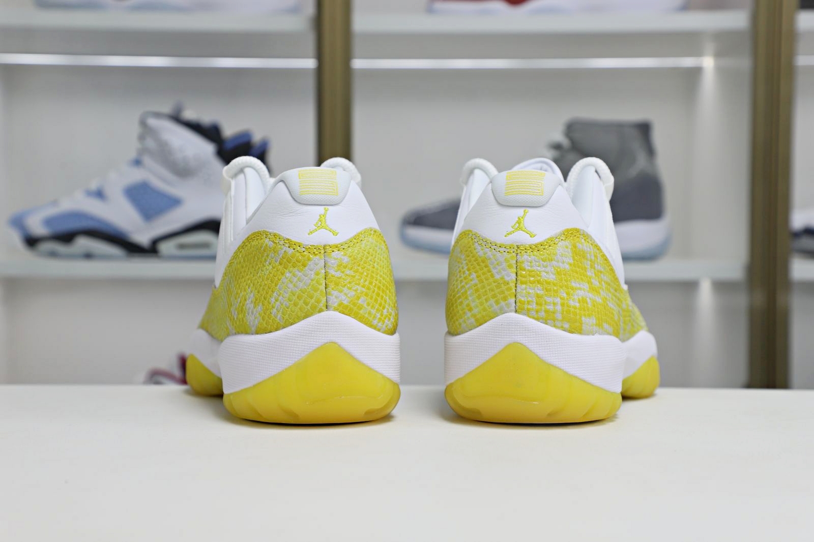 Air Jordan 11 Retro Low YellowSnakeskin