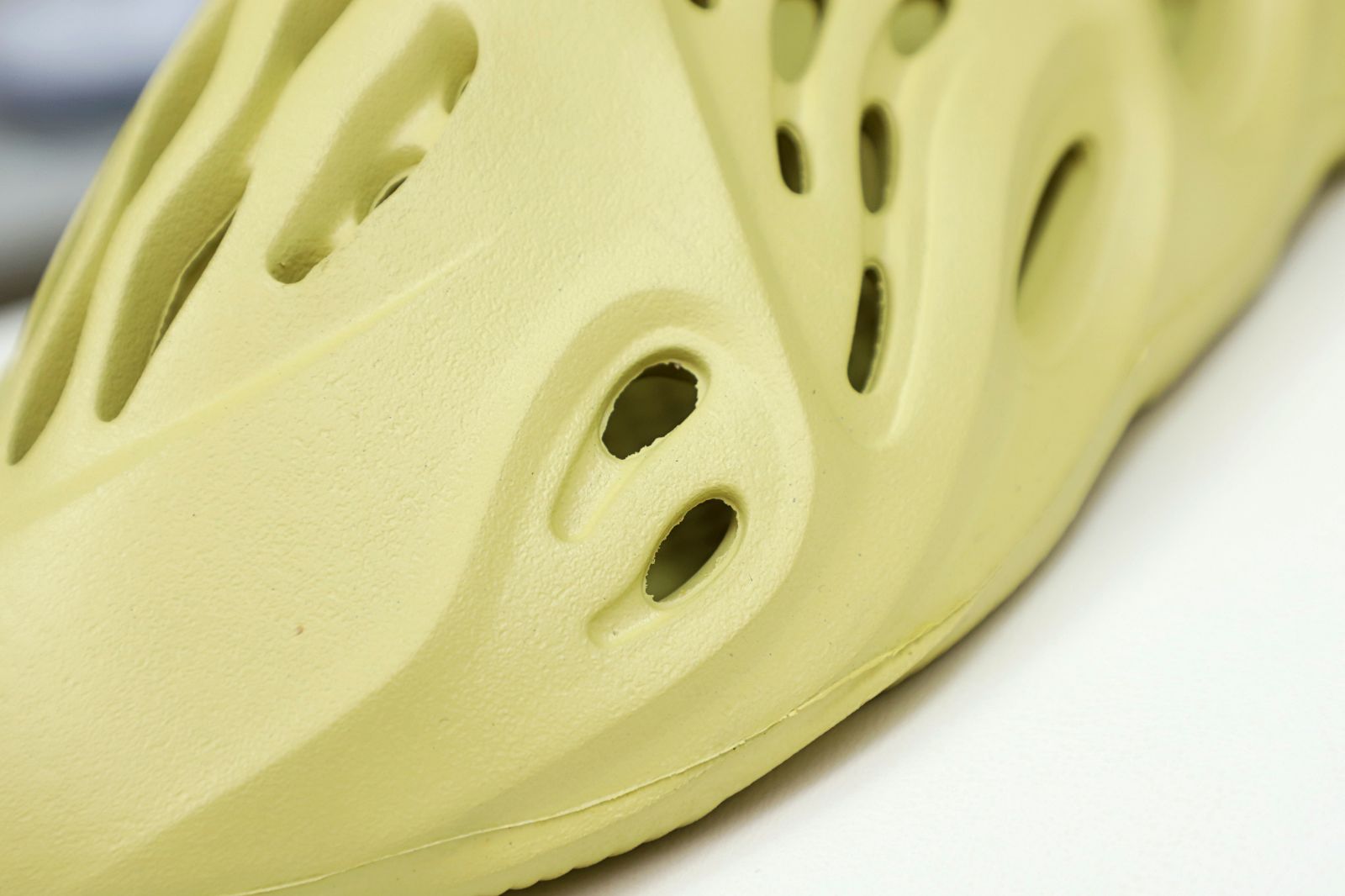 Yeezy Foam Runner Sulfur