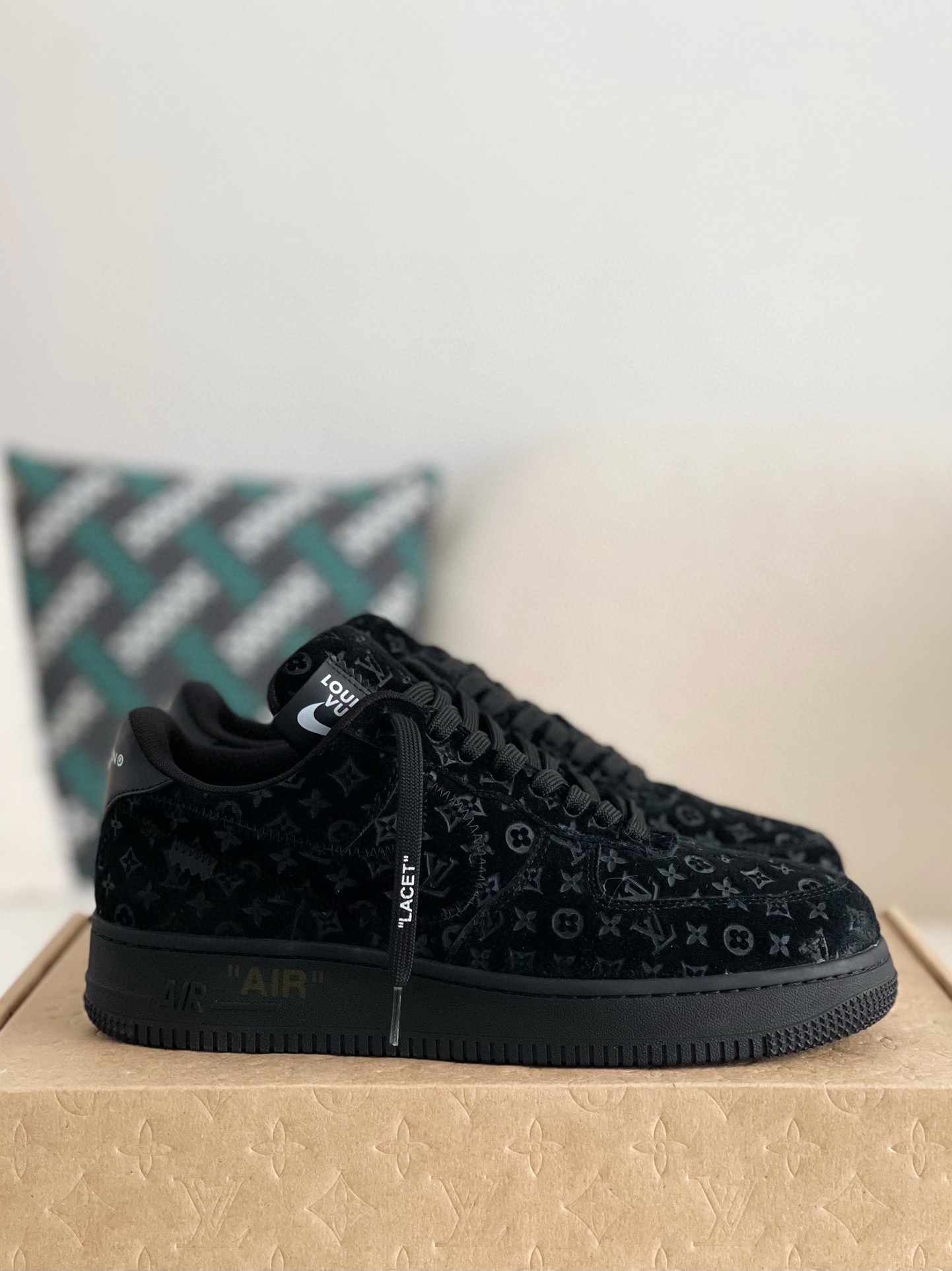 LOUIS VUITTON × NIKE AIR FORCE 1 Sneaker