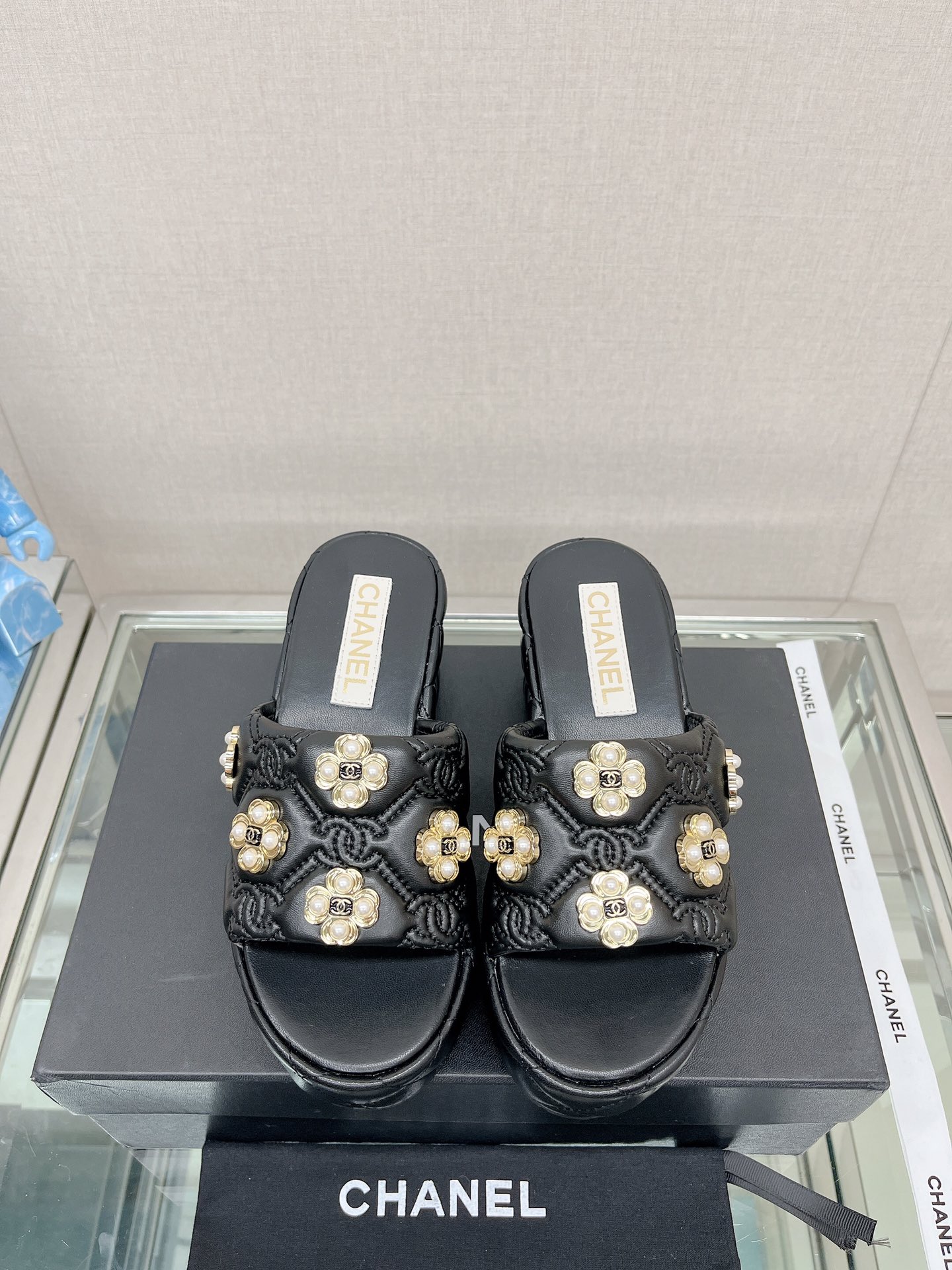 CHANEL water table thick bottom pearl flower slippers original rubber sole
