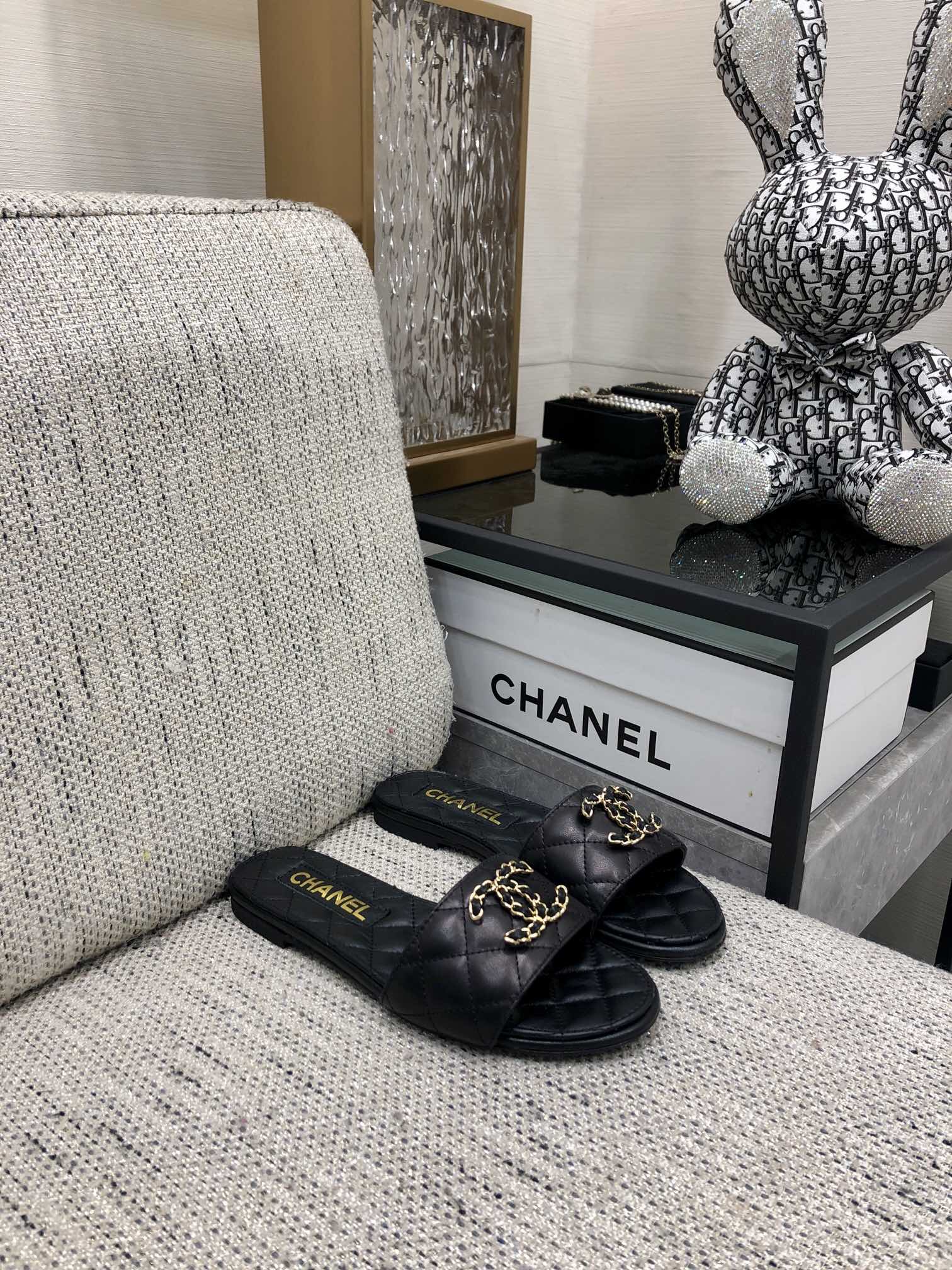 CHANEL 2023 spring and summer latest electric embroidery honey slippers Imported leather outsole