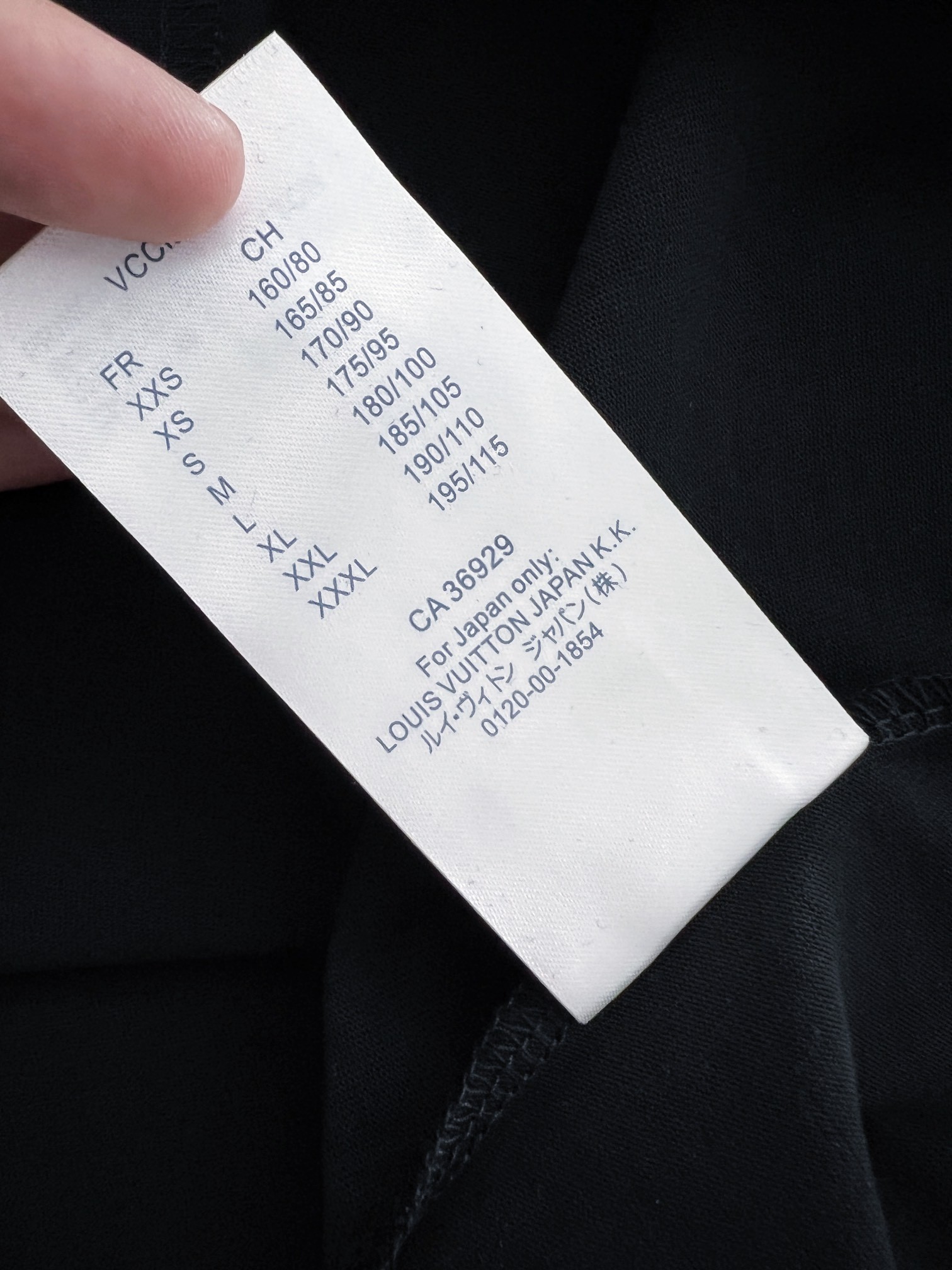 Louis Vuitton 24 classic embroidered pockets with trendy t-shirts