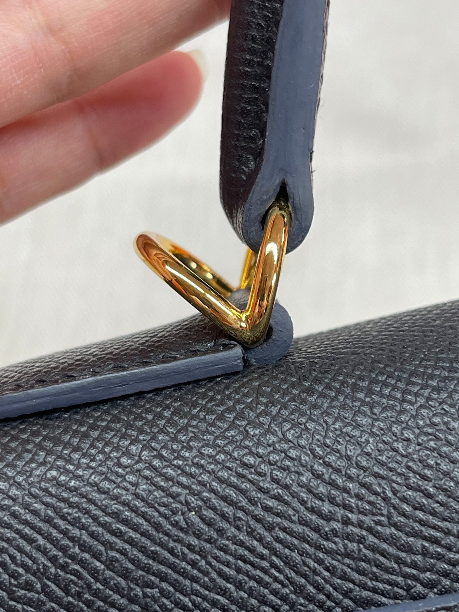 Kelly28 black epsom leather gold buckle