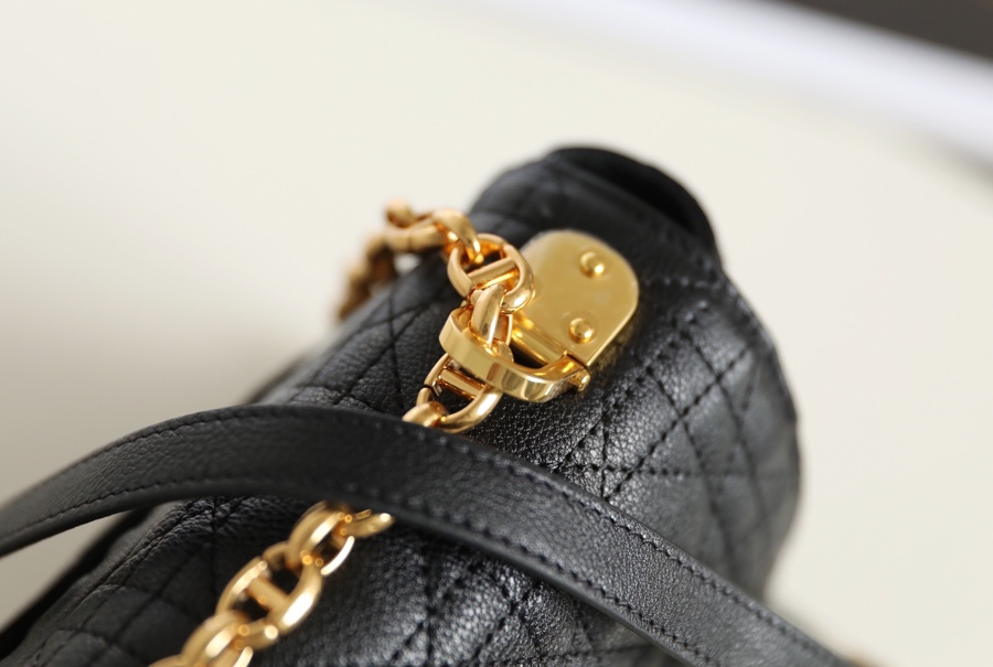 [DlOR CARO] Black soft cow leather rattan check DR-081