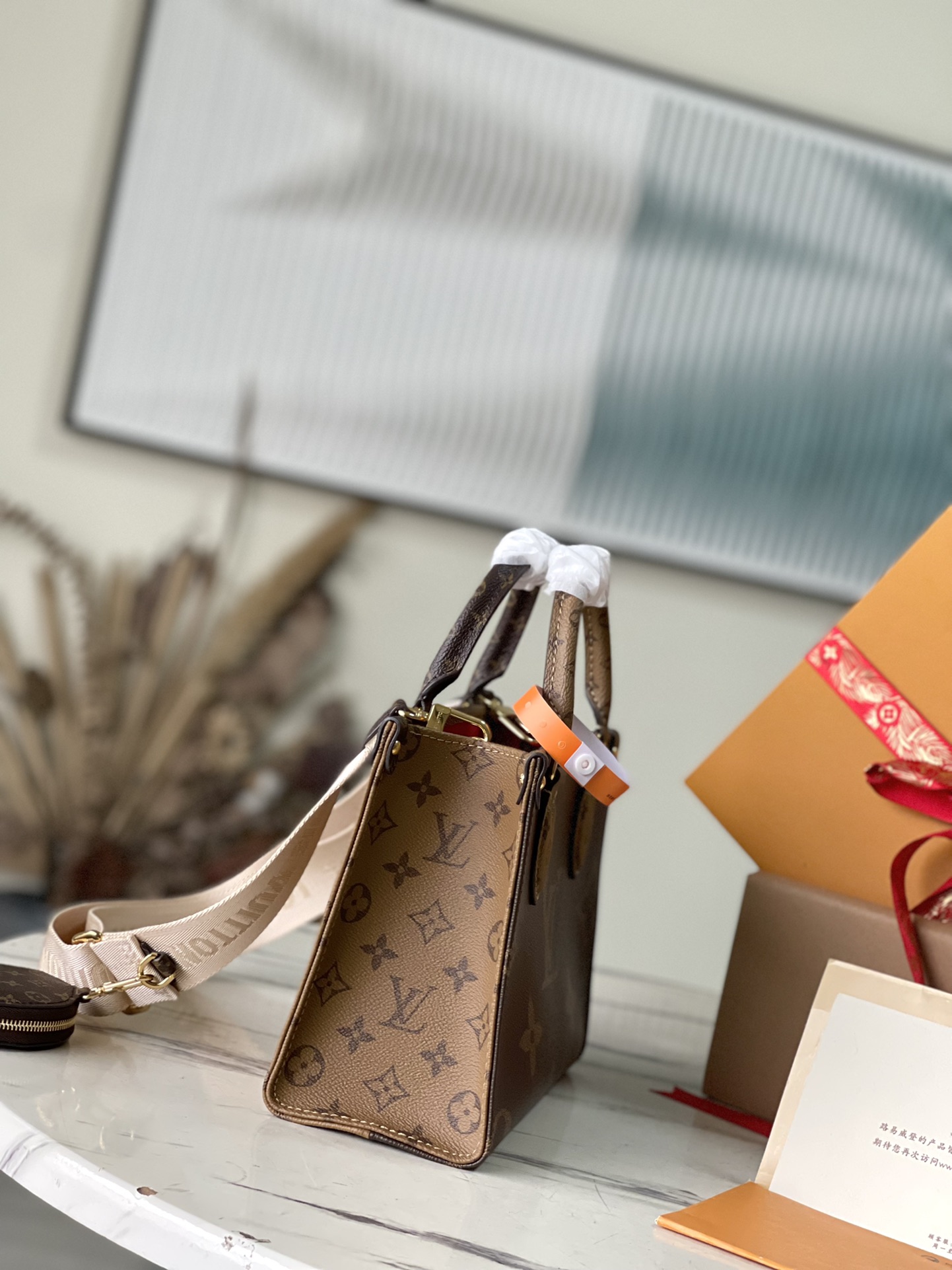 𝐋𝐎𝐔𝐈𝐒 𝐕𝐔𝐈𝐓𝐓𝐎𝐍     M46373