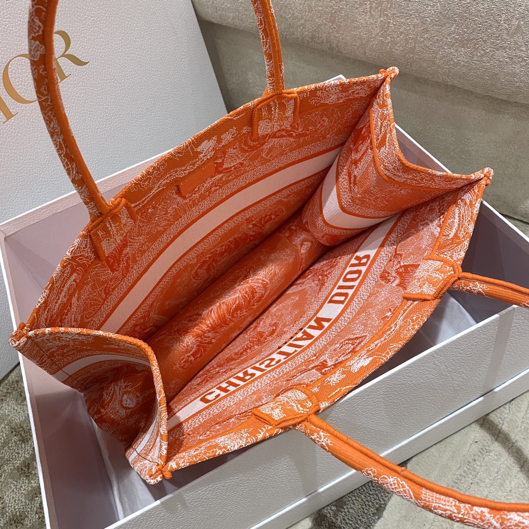 DIOR TOTE Tiger Embroidery Fluorescent Collection