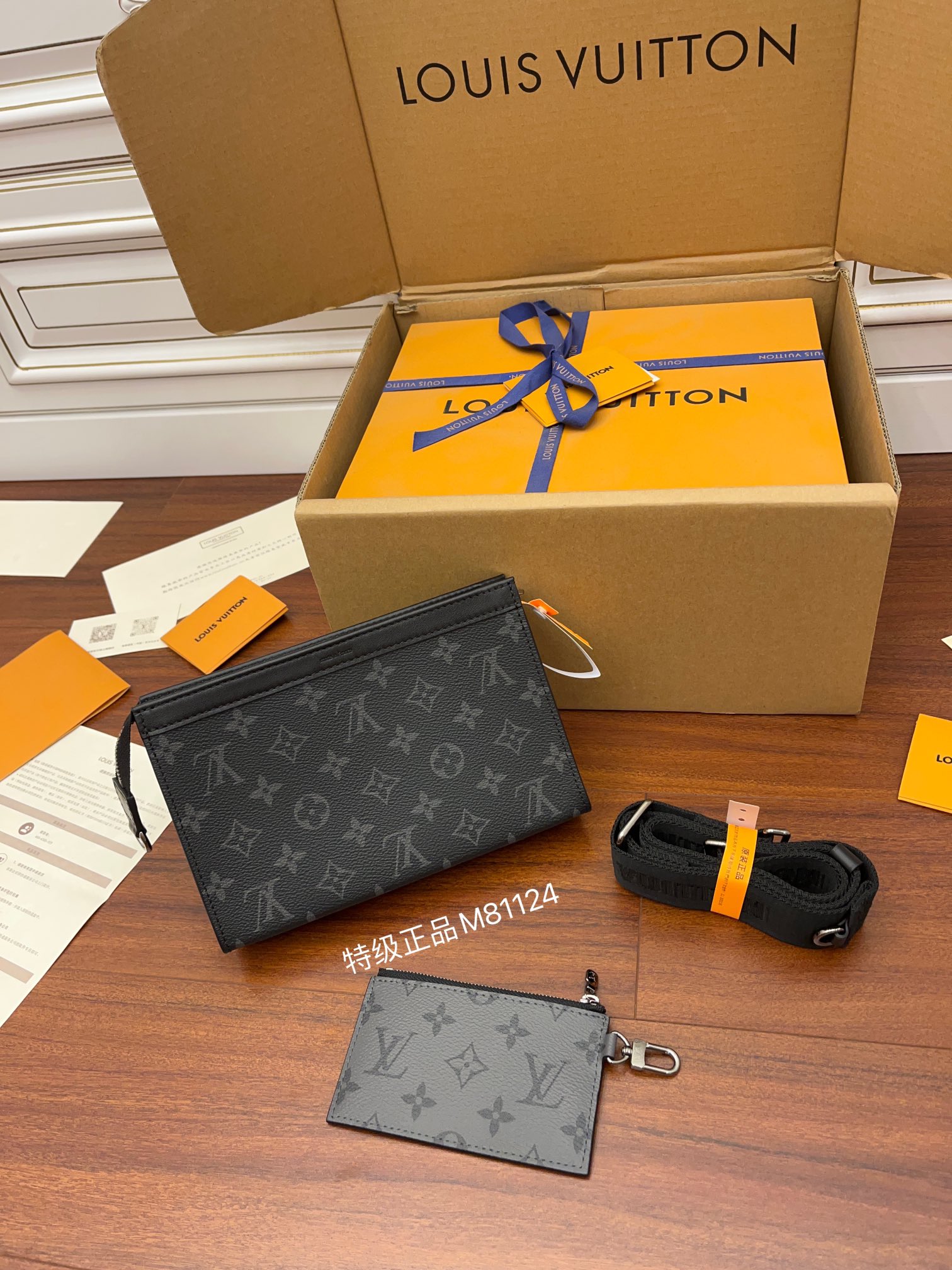 Louis Vuitton M81124