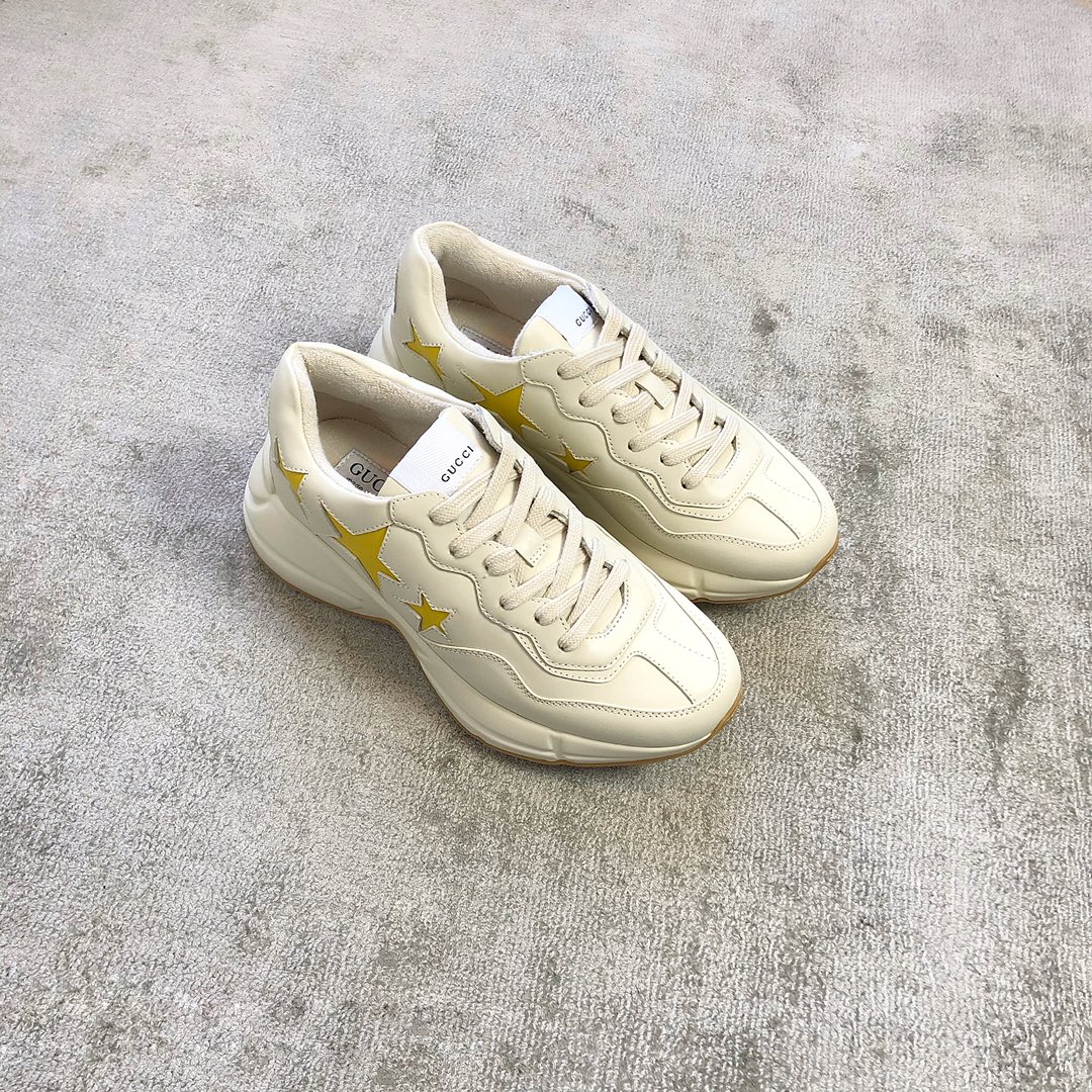 Gucci Pops This collection has a lot of flora and fauna elements Original material