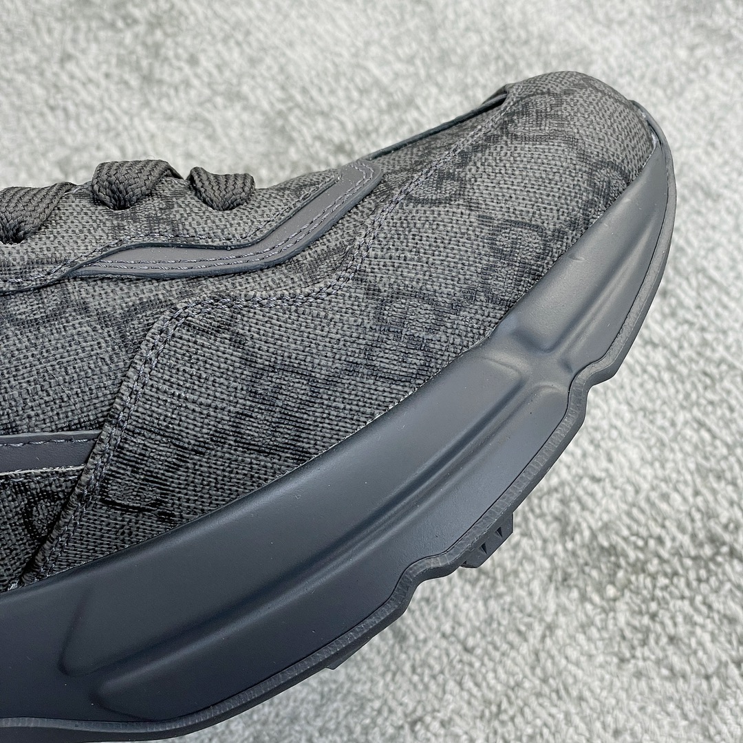 Gucci Pops This collection has a lot of flora and fauna elements Original material