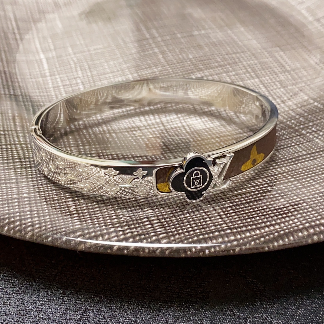 Louis Vuitton bracelet in 14kt fine colour