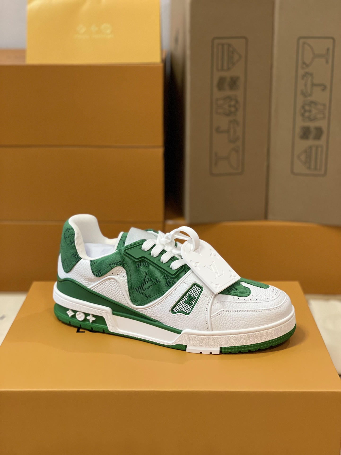 Louis Vuitton couple models DIY buckle sneakers sneakers