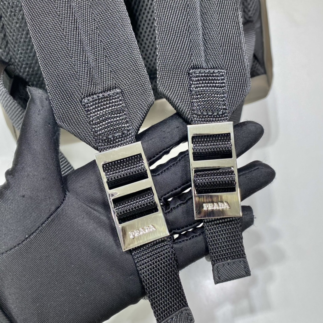 𝐏𝐑𝐀𝐃𝐀 New Shoulder Bag 2VZ135