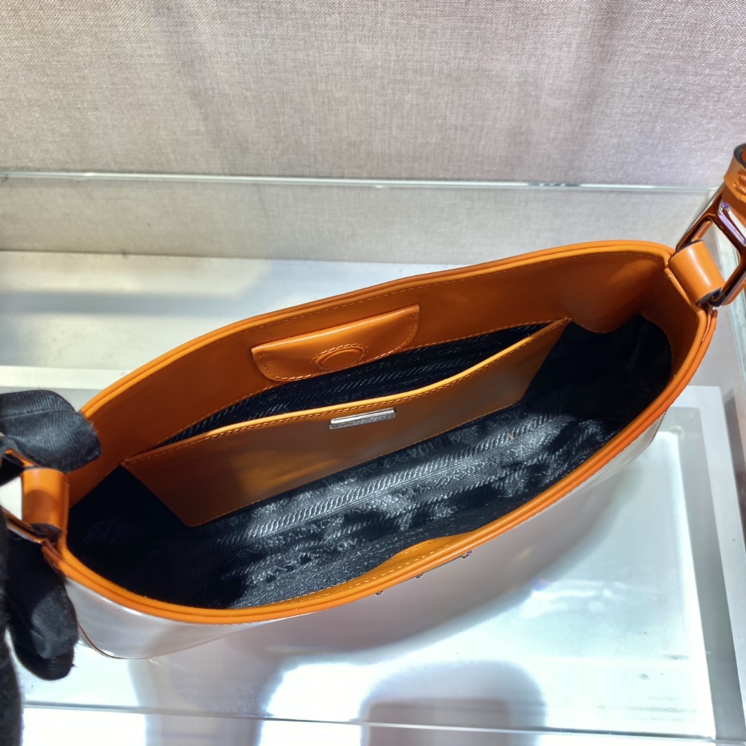 𝐏𝐑𝐀𝐃𝐀  Large Double Shoulder Strap Underarm Bag