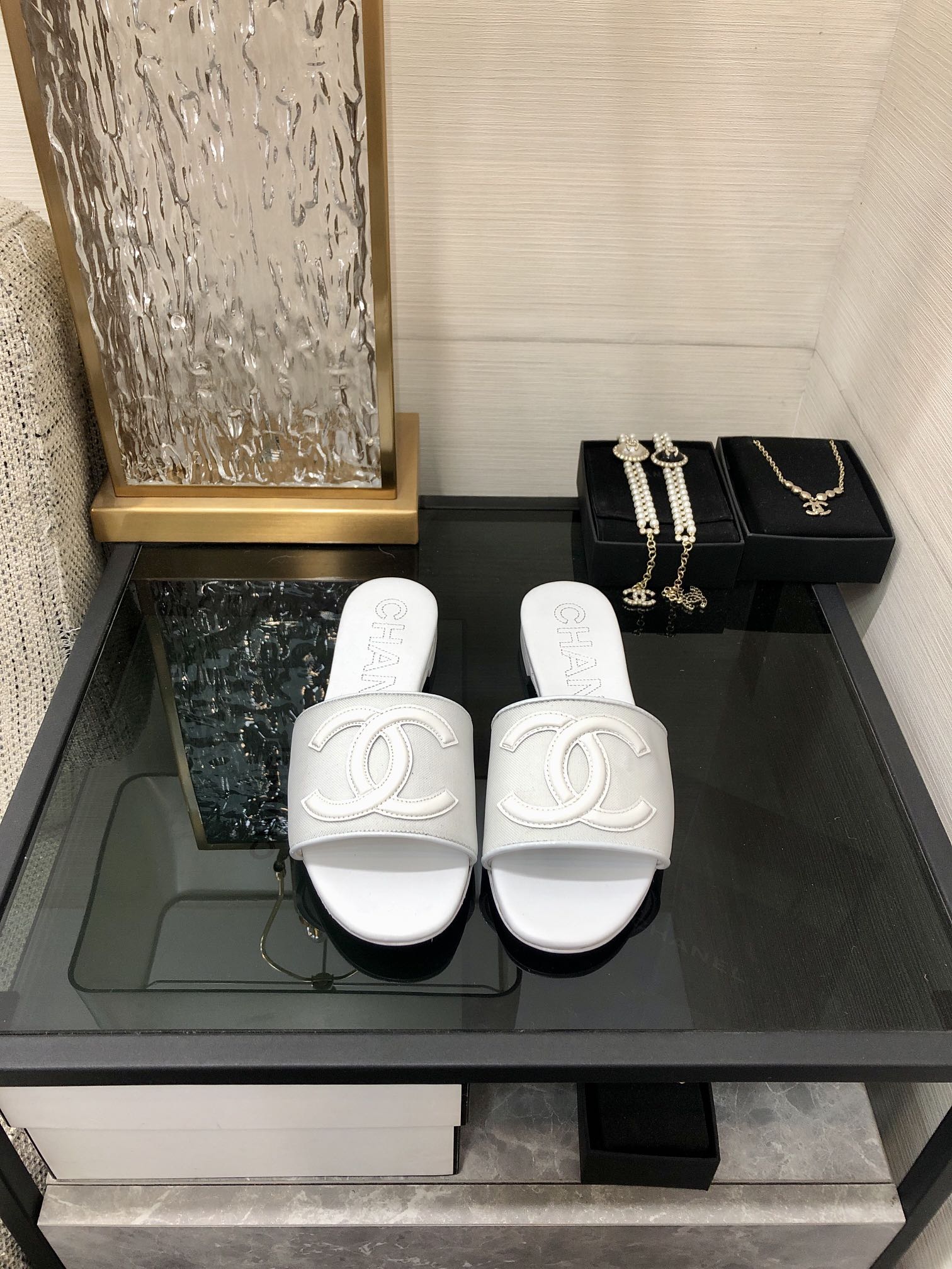 CHANEL 2023 spring and summer latest electric embroidery honey slippers Imported leather outsole