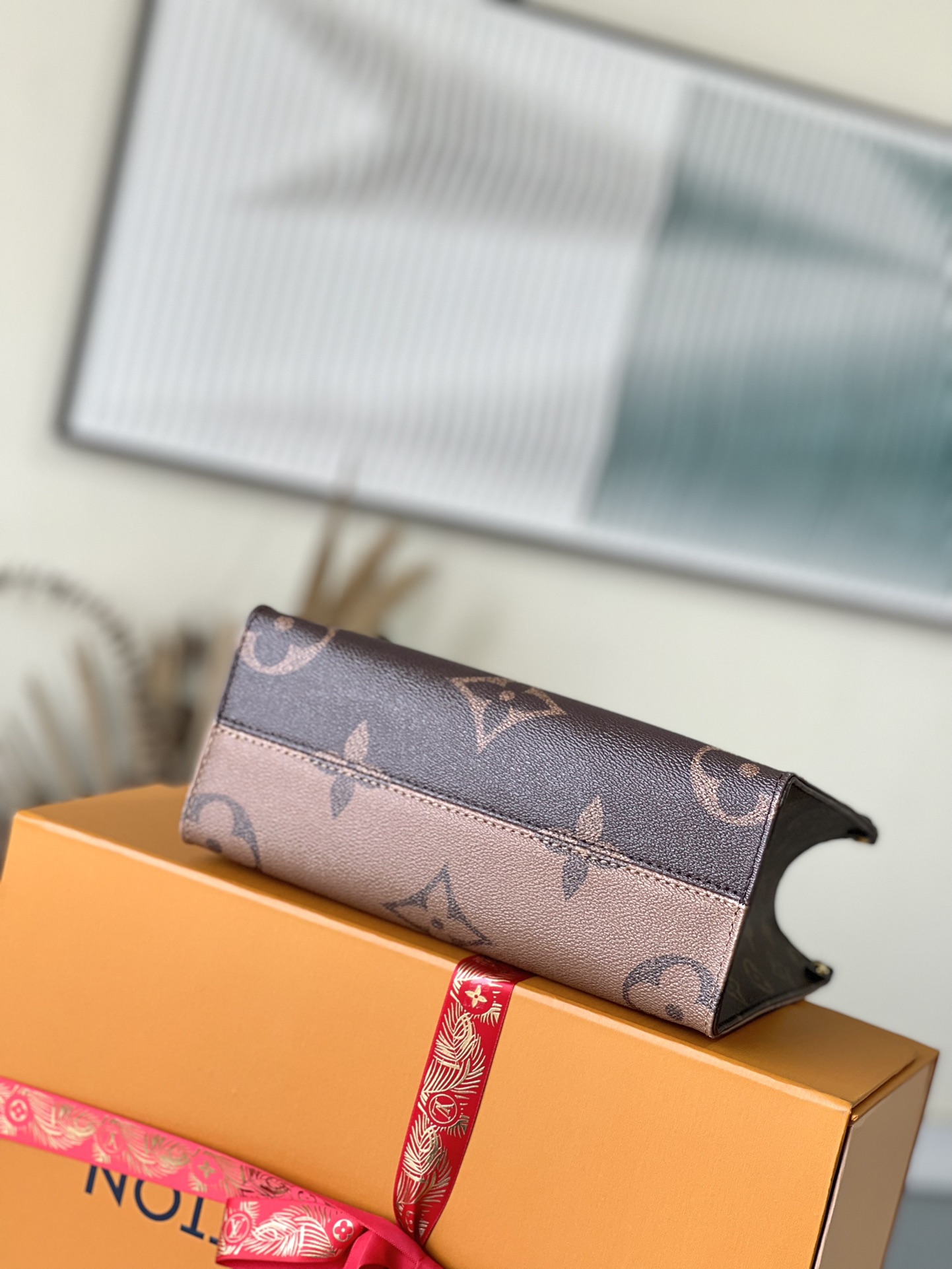 𝐋𝐎𝐔𝐈𝐒 𝐕𝐔𝐈𝐓𝐓𝐎𝐍  M46373