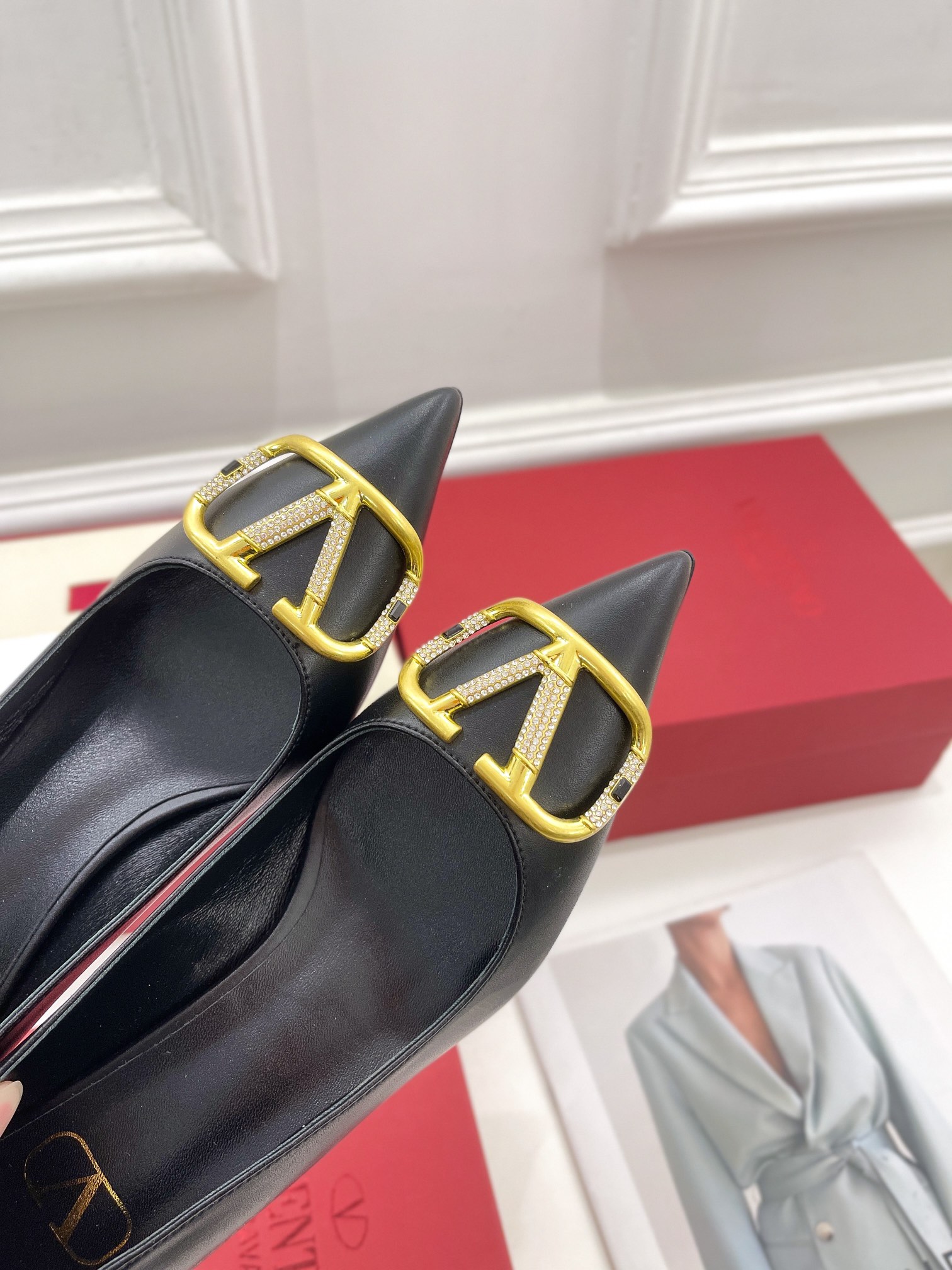 【Valentino】𝟐𝟎𝟐𝟏/𝐒𝐒 𝐧𝐞𝐰 Valentino 2022 spring and summer new large V diamond buckle high heels on the new