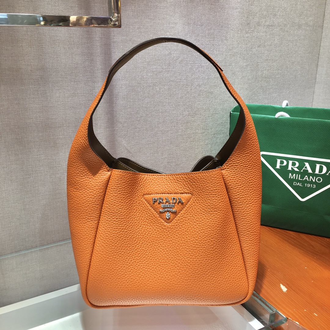 𝐏𝐑𝐀𝐃𝐀 New Bucket Bag