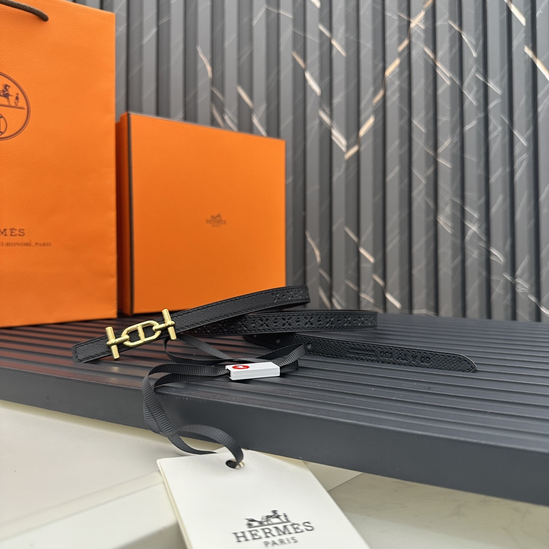 Reversible belt in Hermes Swift and perforated Epsom calfskin