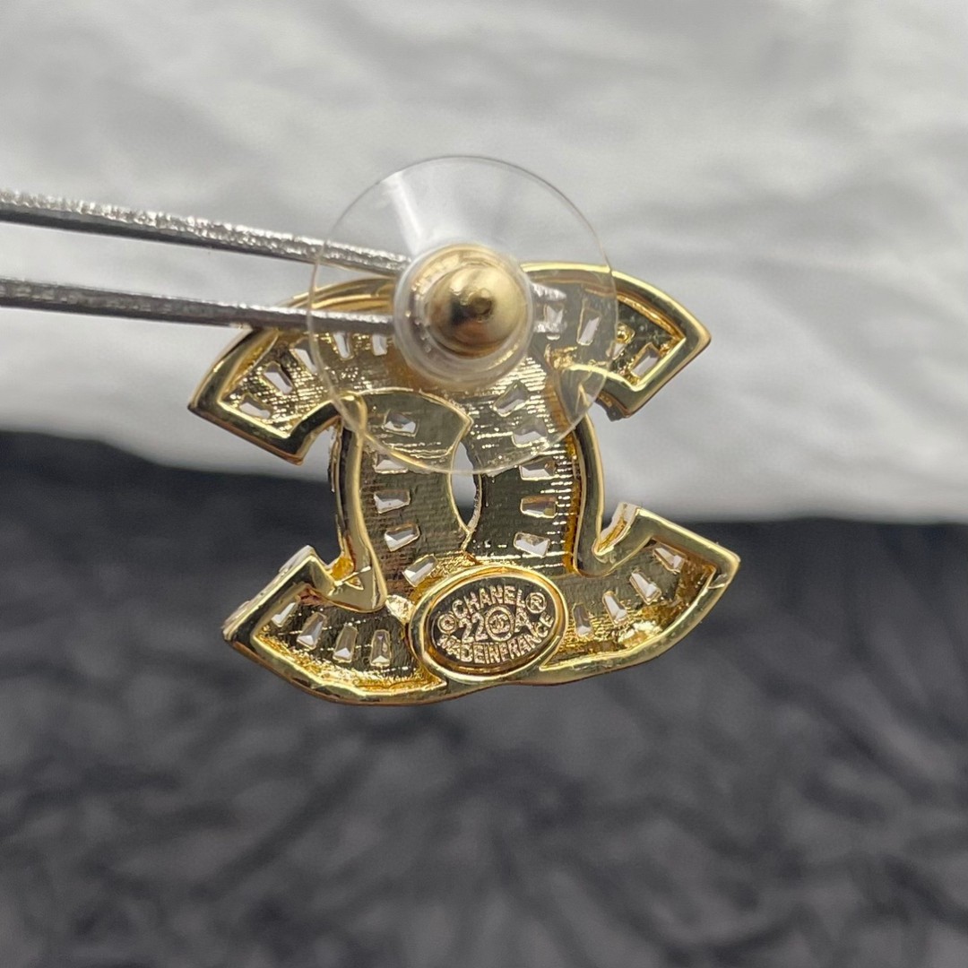 CHANEL🇫🇷Xiaoxiang square diamond letter crystal diamond stud earrings