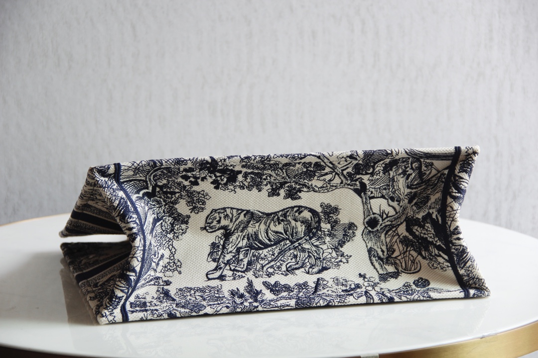 DIOR TOTE Blue Tiger