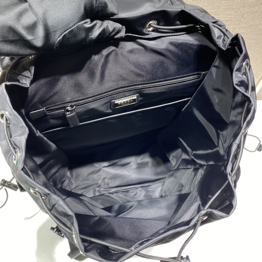 𝐏𝐑𝐀𝐃𝐀 New hiking bag 2VZ090