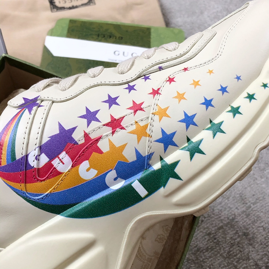 Gucci Pops This collection has a lot of flora and fauna elements Original material