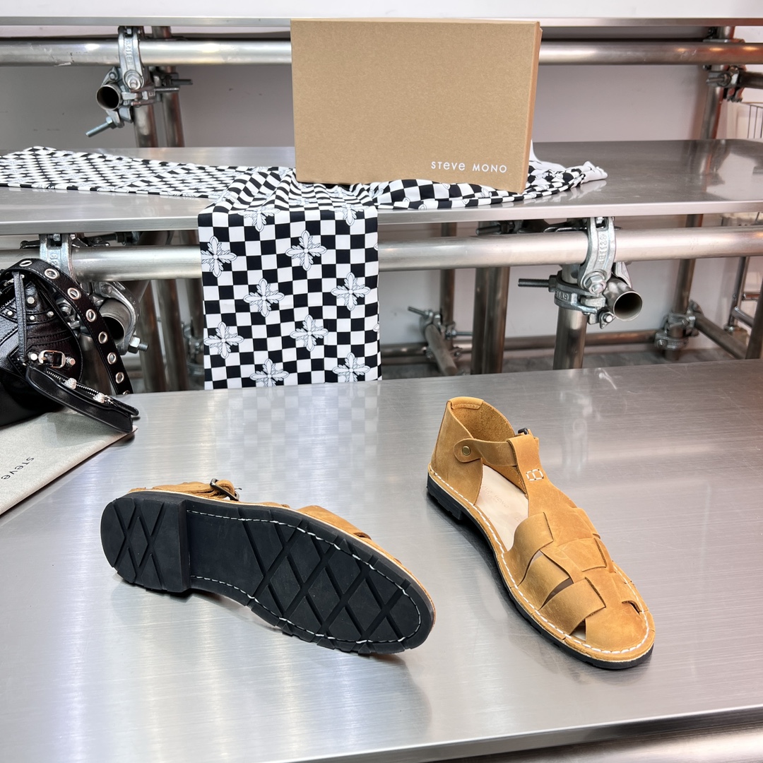𝐒𝐭𝐞𝐯𝐞 𝐌𝐨𝐧𝐨｜𝟐𝟎𝟐𝟑𝐒𝐒/𝐧𝐞𝐰 A pair of fully handmade sandals using Goodyear practices