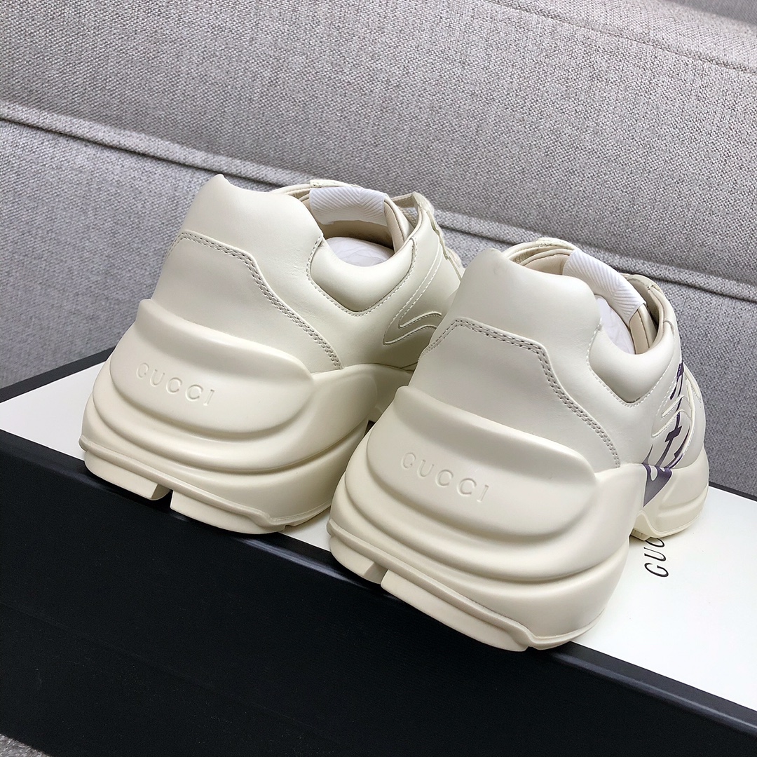 Gucci Pops This collection has a lot of flora and fauna elements Original material