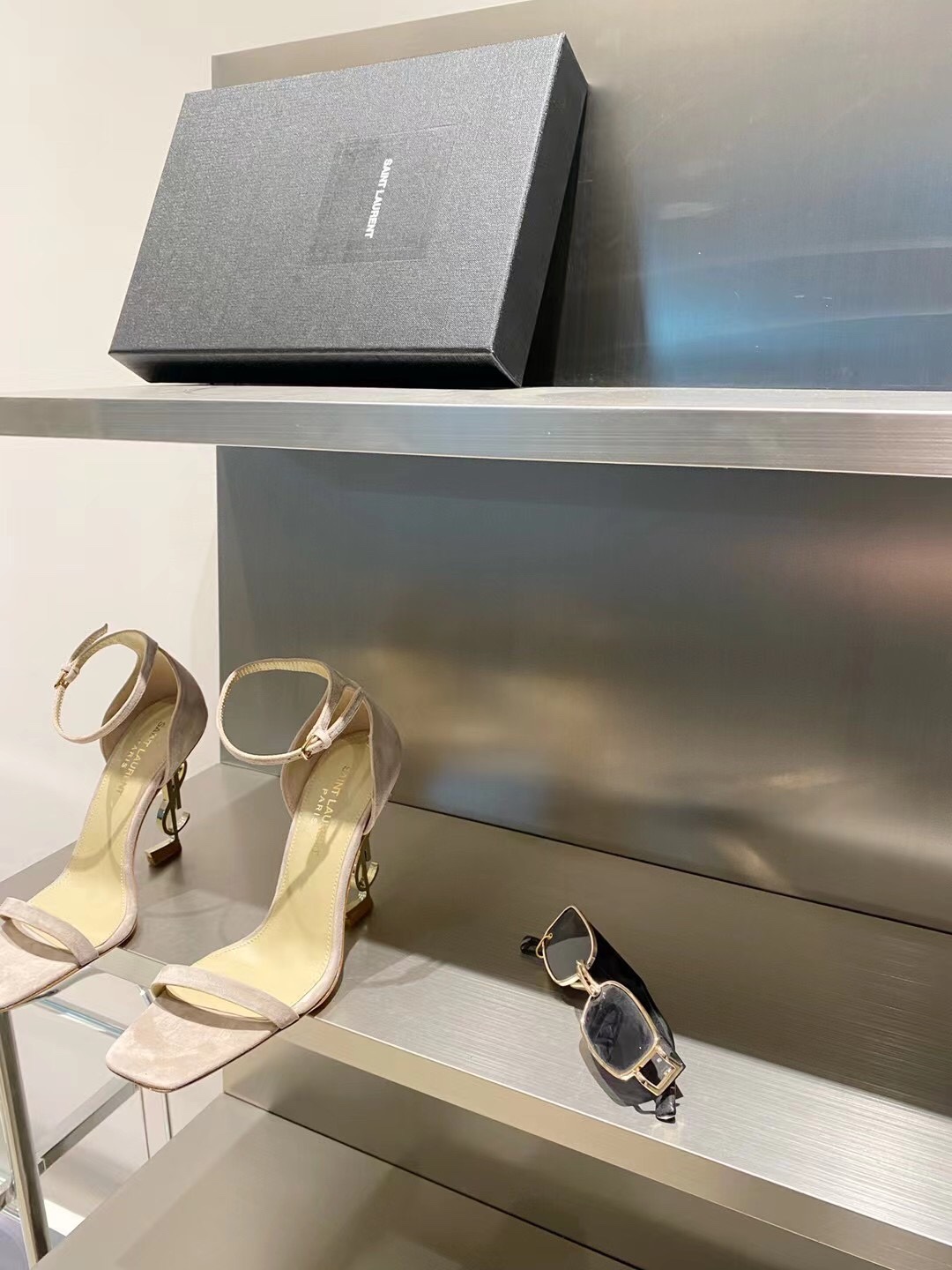 𝙎𝙖𝙞𝙣𝙩 𝙇𝙖𝙪𝙧𝙚𝙣𝙩 | 𝟐𝟎𝟐𝟏/𝐒𝐒 𝐧𝐞𝐰 YSL｜A beautiful classic Alphabet high-heeled sandals