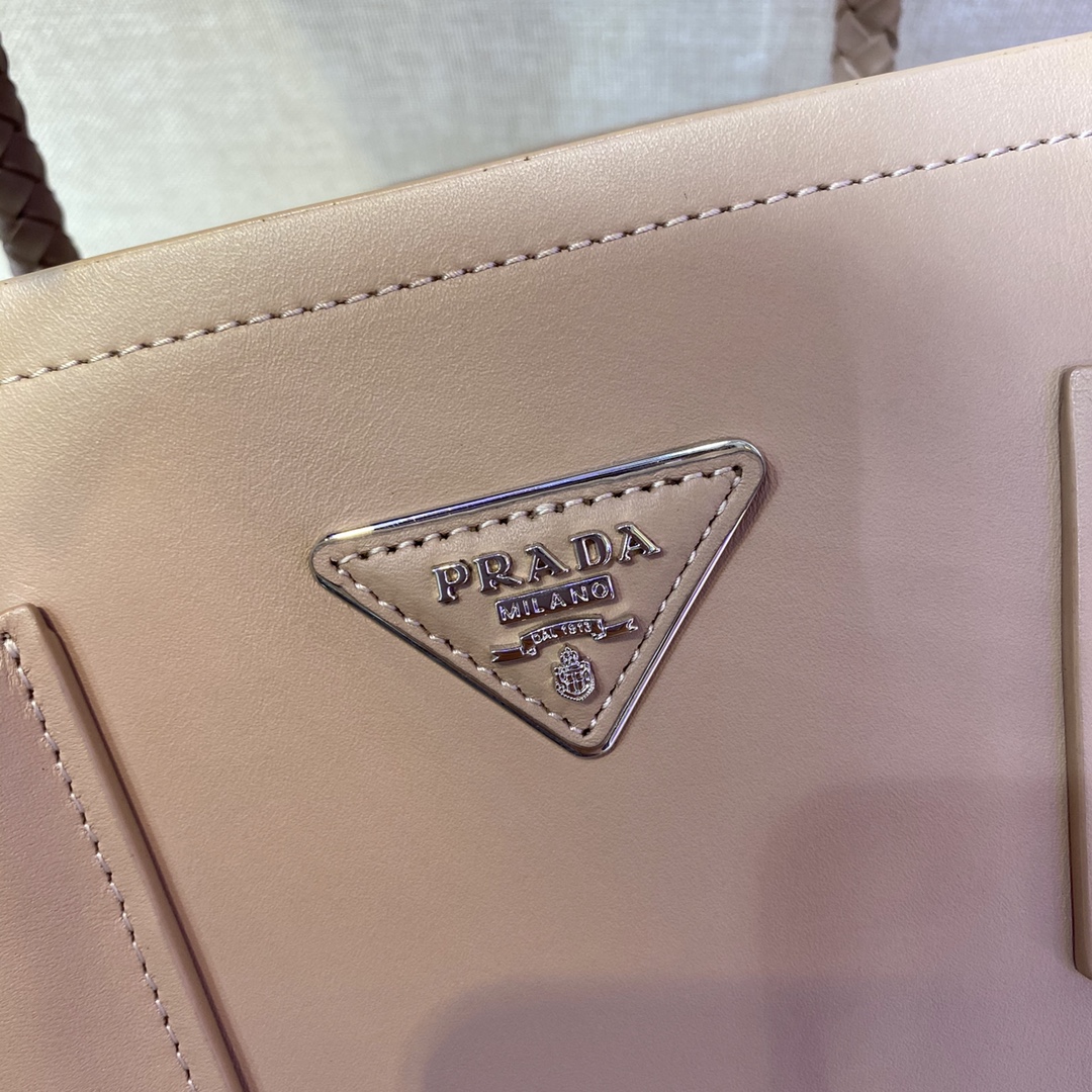 𝐏𝐑𝐀𝐃𝐀 Knitted handbag 1BG775