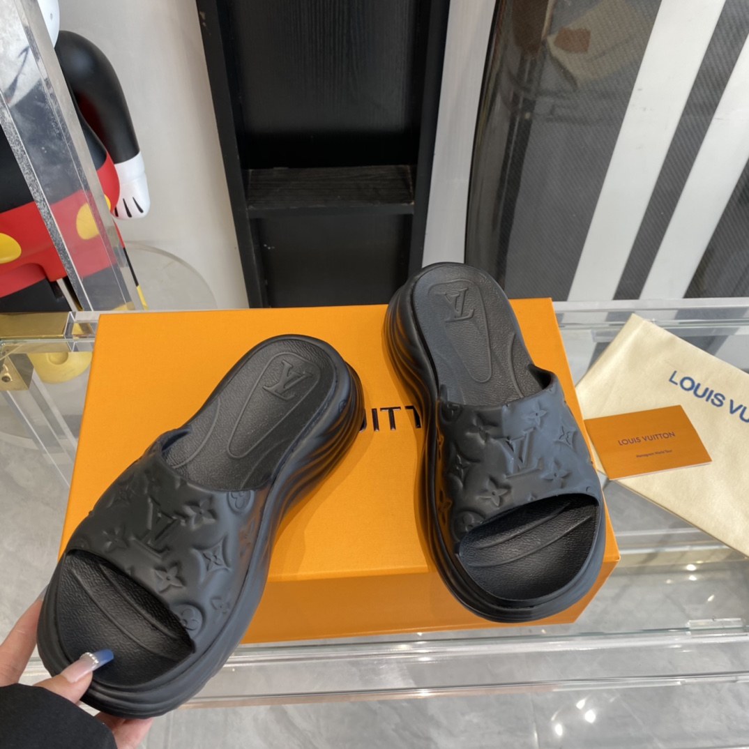 Louis Vuitton platform slippers Pool Pillow Comfort will enter the series
