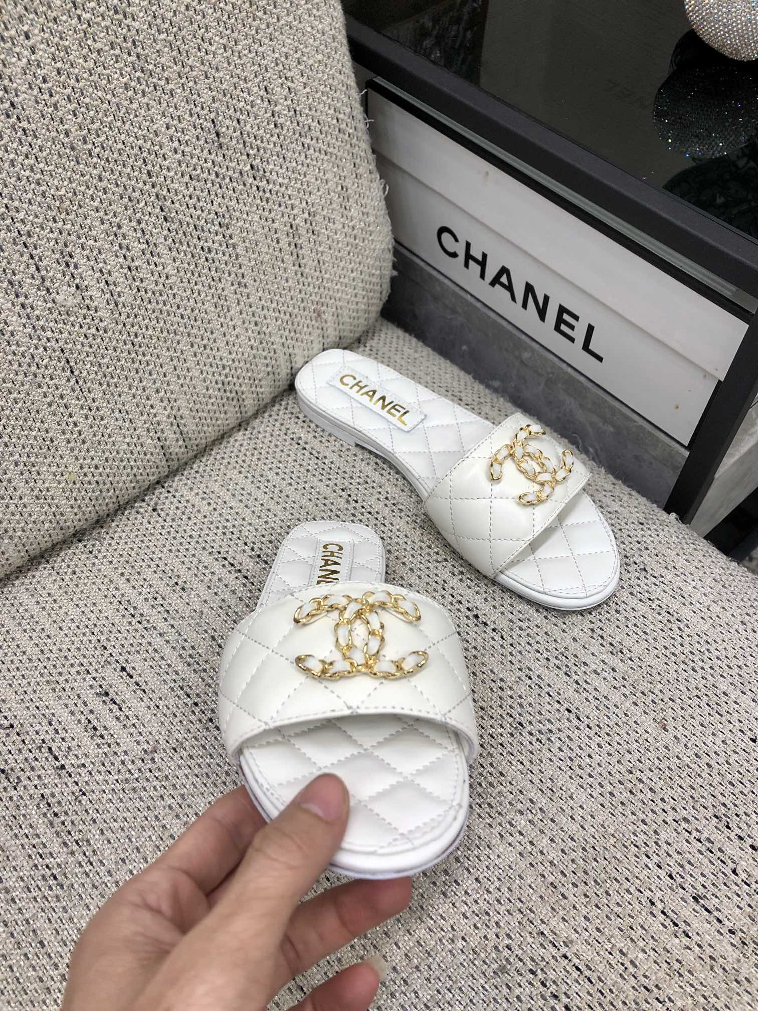 CHANEL 2023 spring and summer latest electric embroidery honey slippers Imported leather outsole