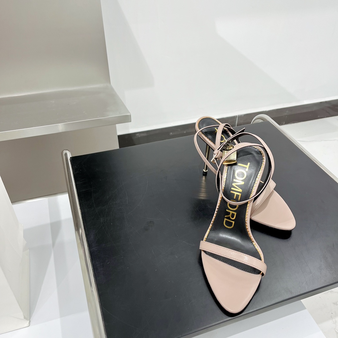 𝒕𝒐𝒎𝒇𝒐𝒓𝒅 𝟐𝟎𝟐𝟐/𝐒𝐒 𝐧𝐞𝐰 TF Tom Ford Gold Heel Padlock Sandals