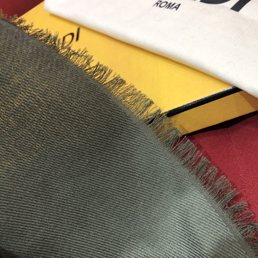 𝐅𝐞𝐧𝐝𝐢 Shawl/Scarf dual purpose 30% mulberry silk ➕ 70% wool